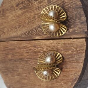 E530 blooming Orchid coated pearl antiquated distressed clip on earrings estate